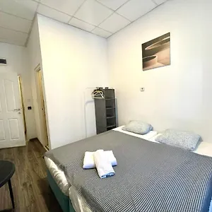Aradi With Private Bathroom In The Centre , Budapeszt Węgry